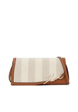 Sac bandoulière rectangulaire beige et marron avec des rayures diagonales, garniture en cuir marron et signature dorée "Karl" sur le rabat avant.