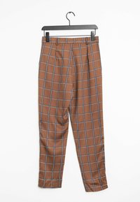 Braune Karottenhose mit einem Karomuster in Blau und Weiß. Verfügt über eine taillierte Passform, Falten und Gürtelschlaufen. Hergestellt aus einem glatten Stoff.