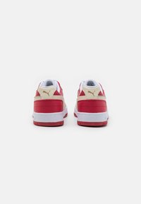 Puma GAME UNISEX - Tenisice - white/club red/alpine snow