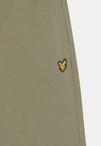 Lyle & Scott Calções - oil green