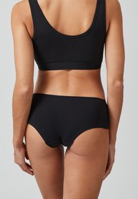 Zwart katoenen bralette en hipster set met naadloos ontwerp, zachte textuur en een gladde afwerking. Minimalistische stijl zonder zichtbare hardware.