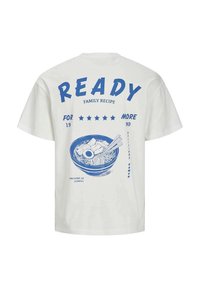 Maglietta bianca in cotone con grafiche blu di una ciotola di ramen, testo "PRONTO PER ALTRO" e "FANTASTICO COME SEMPRE," con una vestibilità rilassata.