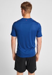 Hummel CORE XK  - T-shirts print - true blue true red