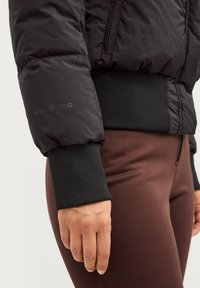 Áhkká Dunjakker - schwarz