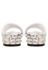 Cesare Gaspari Mules à talons - silver-coloured