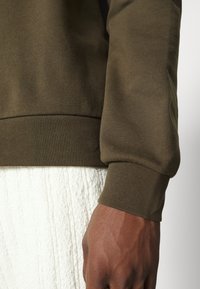 Filippa K Felpa - dark green