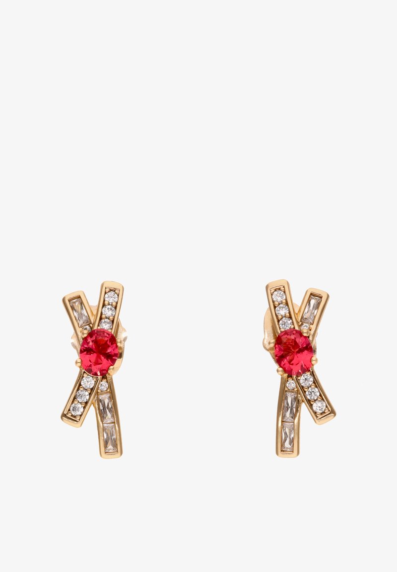 Aranyszínű fülbevalók, középen kerek vörös kővel, keresztbe rendezett téglalap és kerek átlátszó kövekkel díszítve.