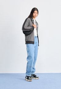 Puma Jaka ar rāvējslēdzēju - black alpine snow