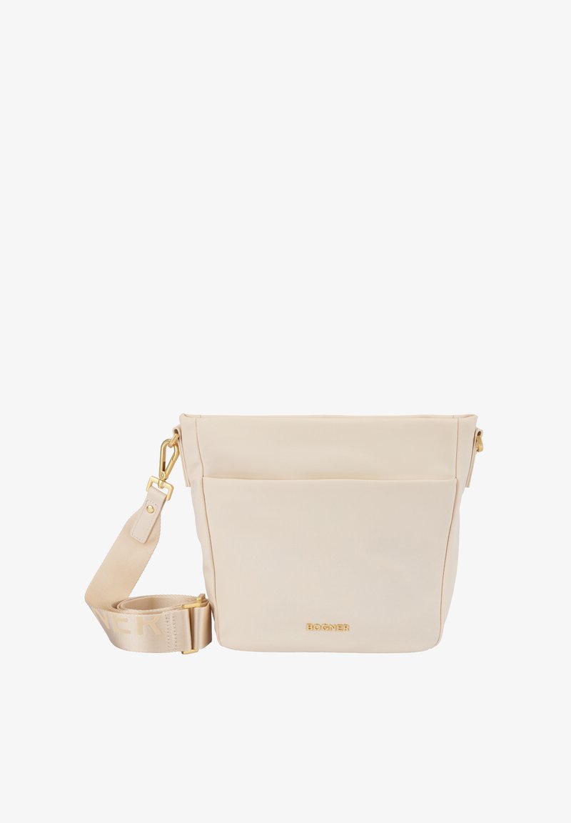 Bež torbica čez ramo z gladkim, mat zaključkom, z zlatim logotipom, nastavljivim trakom in sprednjim žepom za shranjevanje.