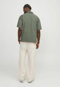 Jack & Jones RELAXED FIT - Hemd - agave green