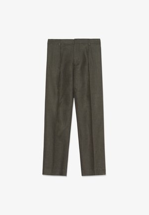 Šedé kalhoty na míru s rovnými nohavicemi, předními záhyby, hladkou texturou látky a čistým pasem pro elegantní vzhled.