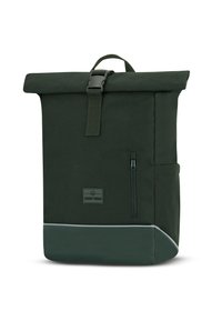 Sötétzöld, roll-top hátizsák, amely szövetből készült, cipzáras zsebbel, műanyag hevederrel és kontrasztos világosabb zöld aljjal.