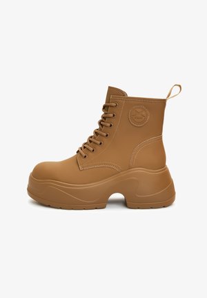 Cesare Gaspari, CESARE - Platform-nilkkurit - beige