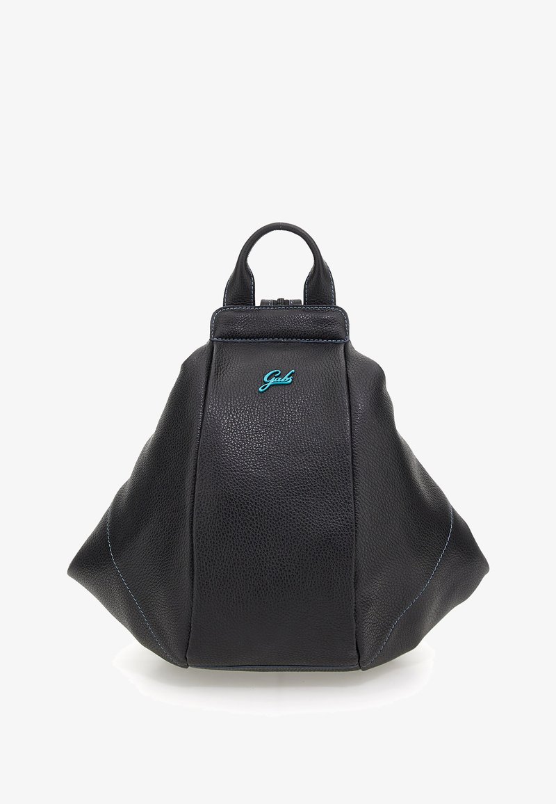 Zaino in pelle nera con finitura texturizzata, caratterizzato da una leggera lucentezza. Ha una maniglia superiore e dettagli di cucitura blu. Logo del brand in evidenza in blu.