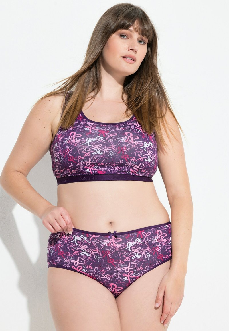 Paarse bh en slipset met een kleurrijk abstract patroon van draaikolken in roze, wit en paars op een gladde, rekbare stof.