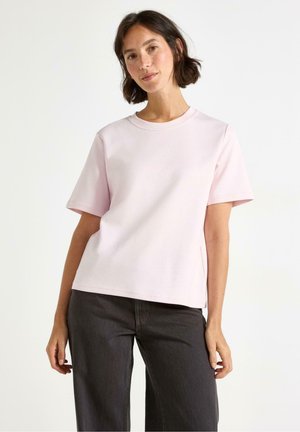 - T-shirt basic