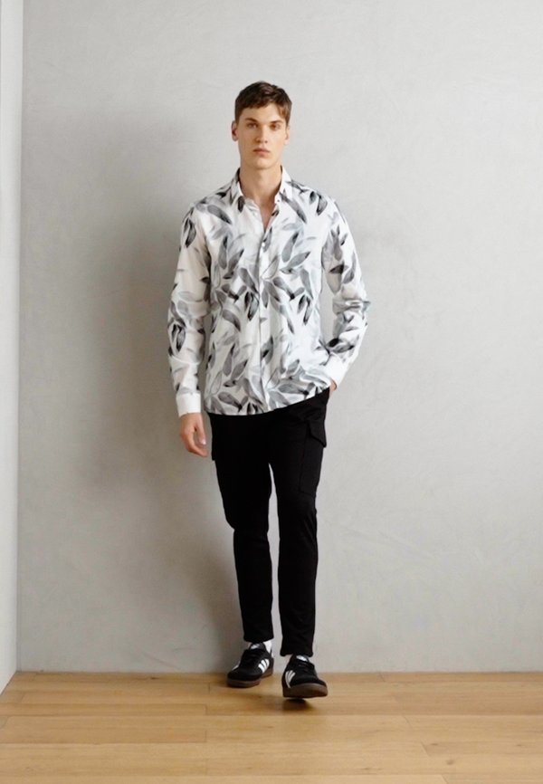 SHIRT BARCELONA REGULAR  STRAIGHT FIT PRINTED WITH LOGOED BADGE - Shirt - cream4