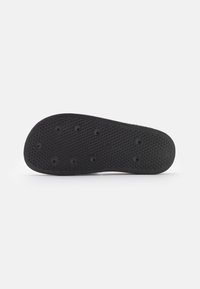 adidas Originals ADILETTE LITE - Natikači za na bazen - footwear white/core black