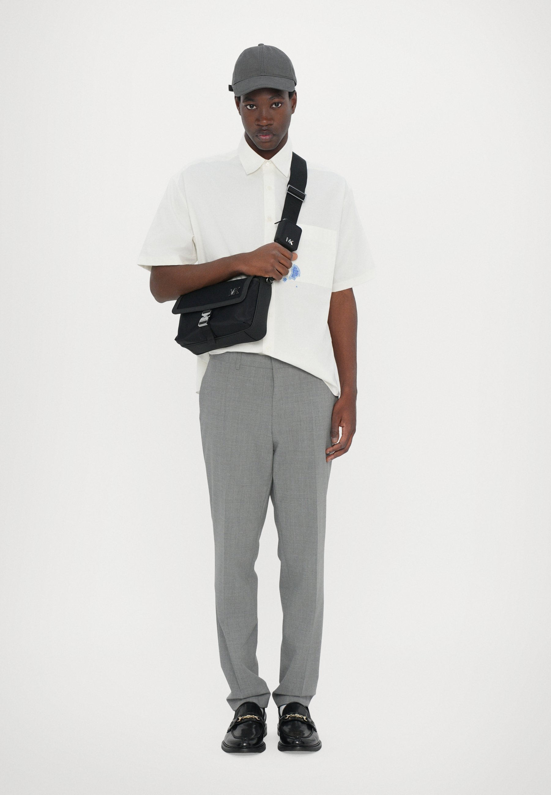 ショルダーバッグ Michael Kors AVIATOR FLAP MESSENGER W POUCH Michael Kors AVIATOR FLAP UNISEX - Cross body bag - black