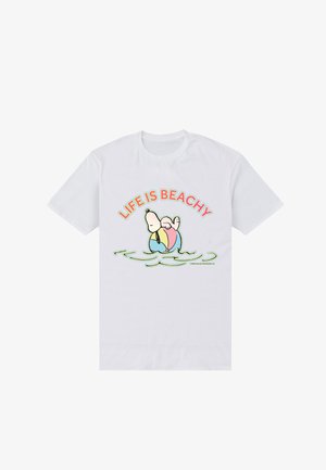 Camiseta blanca con Snoopy tumbado sobre una colorida pelota de playa sobre las olas de agua y el texto "LIFE IS BEACHY" arriba.