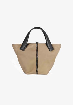 Beige tote taske med en sort lynlåsdetaile og håndtag. Har en tekstureret overflade og en central mærkestribe.