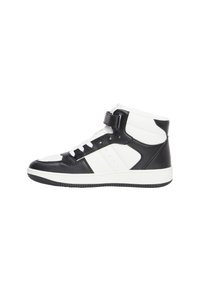 Sneaker alta in pelle sintetica bianca e nera, design con lacci e strappo in Velcro, suola in gomma testurizzata.