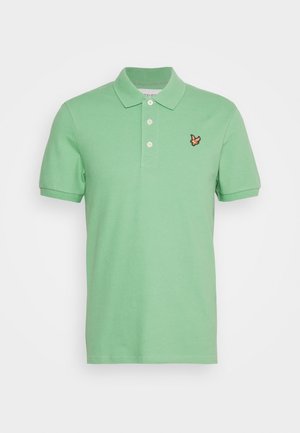 Grünes kurzärmliges Poloshirt mit Kragen, drei weißen Knöpfen und einem kleinen gestickten orange-schwarzen Vogel-Logo auf der linken Brust.