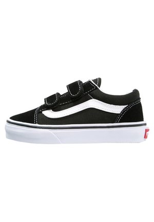 Low-top sort sneaker med hvid side-stribe, to velcro-remme, hvid gummisål og rød branding på hæl-flappen.