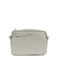 Bolso de mano de cuero gris con un patrón texturizado, que cuenta con un bolsillo frontal con cremallera, detalle del logo y un acabado suave. Forma rectangular con cierre de cremallera.