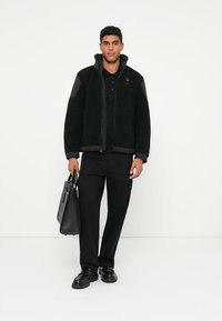 Blauer HAZELWOOD - Flisinė striukė - black