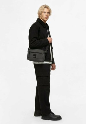 Karl Lagerfeld Jeans, Bandolera - tornado