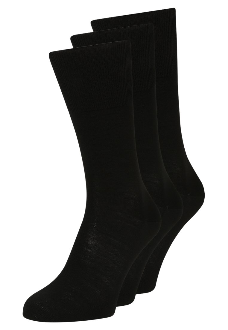 Sosete negre din bumbac, la pachet de trei. Prezintă un tiv în cleștar și o textura netedă. Formă standard pentru un fit confortabil.