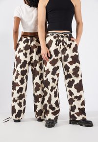 YOURTURN by Zalando - UNISEX - Stoffhose - brown Thumbnail-Bild 1