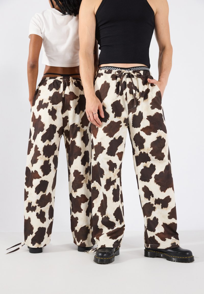 YOURTURN by Zalando - UNISEX - Stoffhose - brown, Vergrößern