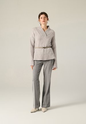 V-NECK - Maglione - silver-coloured