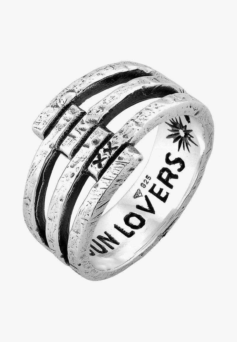 Bague en argent présentant des surfaces texturées et lisses avec des accents noirs, plusieurs bandes horizontales et des détails gravés à l'intérieur.