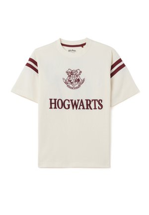 Cremfarbener Baumwoll-T-Shirt mit maroonfarbenem Hogwarts-Logo und -Schriftzug sowie maroonfarbenen Streifen an den Ärmeln. Kurzarm, lockere Passform.