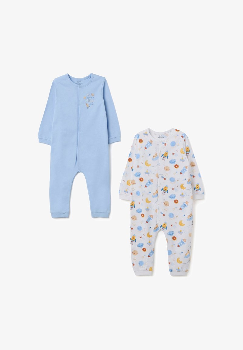Dos peleles de bebé: uno de color azul claro sólido con cremallera frontal, y otro blanco con estampados coloridos de temática espacial. Ambos tienen mangas largas y puños elásticos.
