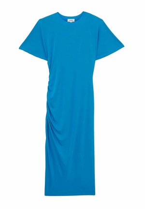Blauwe, kniehoge jurk van zachte jersey stof. Heeft korte mouwen en een zijdelingse rimpeling voor een getailleerd silhouet.