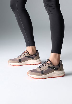 Baskets basses - braun