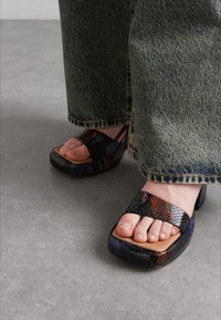 MIISTA BEVERLY SNAKE - Sandalen met plateauzool - hispania