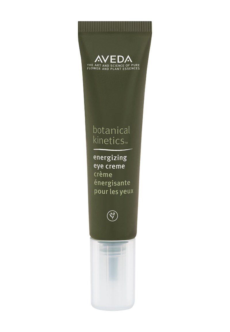Aveda Botanical Kinetics energizing eye crème in een groene plastic tube met een doorzichtige pompvoet, met witte tekst voor productinformatie.
