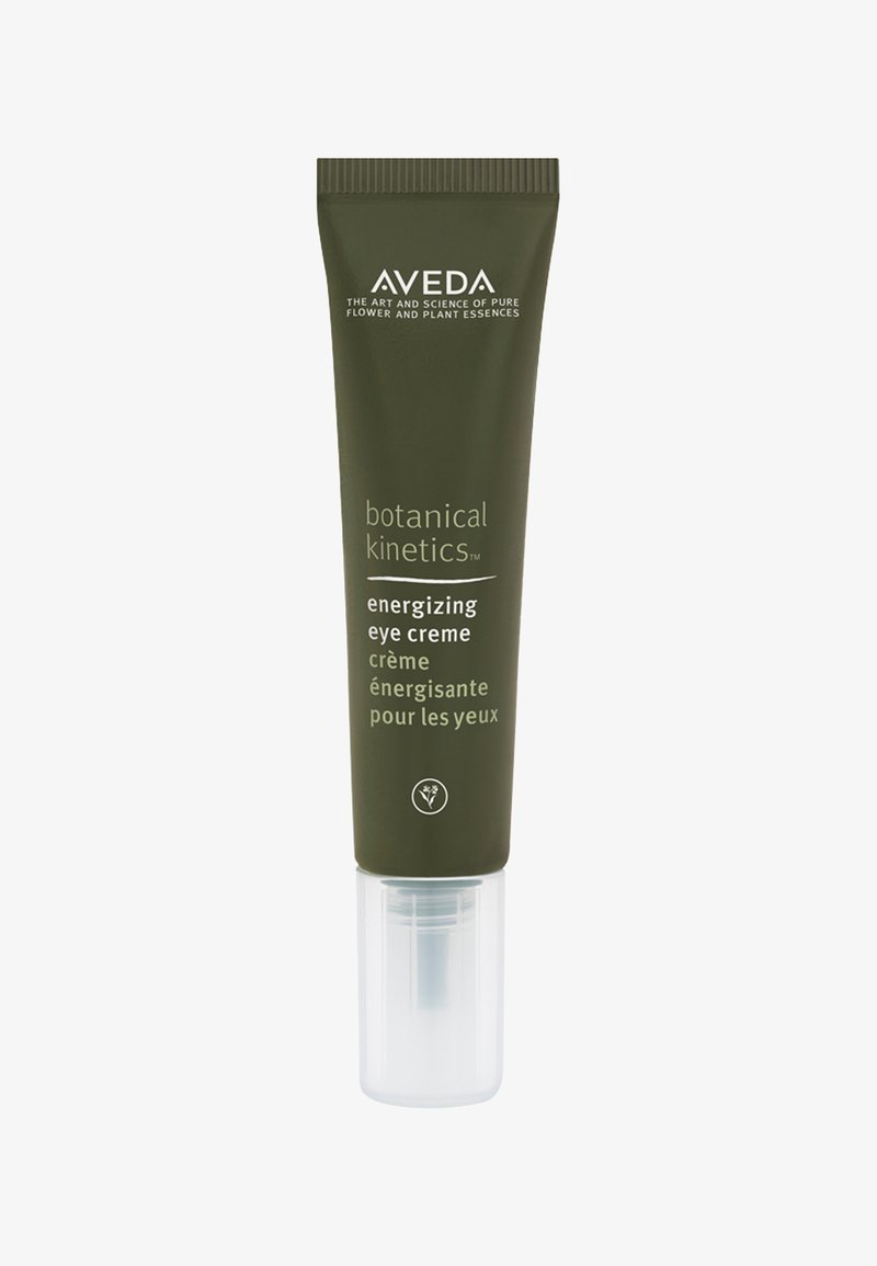 Aveda Botanical Kinetics energizing eye crème in een groene plastic tube met een doorzichtige pompvoet, met witte tekst voor productinformatie.