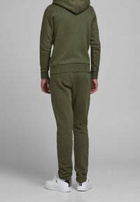 Jack & Jones Junior JJECORP LOGO HOOD - Jersey con capucha - forest night