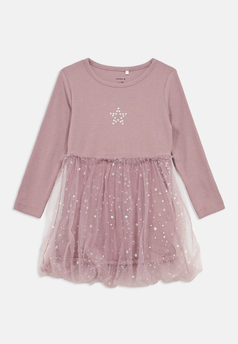 Robe rose poudré à manches longues pour tout-petit avec haut côtelé, motif étoile sur la poitrine et jupe en tulle transparent à motif étoiles.
