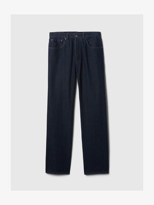 Tamsiai mėlynos tiesios kojų džinsinės kelnės su penkių kišenių dizainu, mygtukų uždarymu ir matoma siuvimo linija ant šviesaus fono.