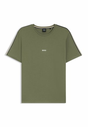 Olivgrünes T-Shirt mit kurzen Ärmeln aus Baumwolle, mit Rundhalsausschnitt, weißem Logo in der Mitte und kontrastierenden schwarz-weißen Streifenakzenten an den Ärmeln.