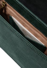 nat & nin CAPRI - Borsa a tracolla - dark green