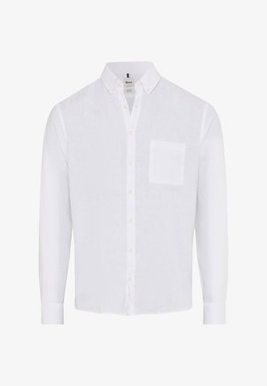 Weißes langärmliges Hemd mit Knopfleiste, Button-Down-Kragen und einer einzelnen Brusttasche, vor einfarbigem Hintergrund präsentiert.