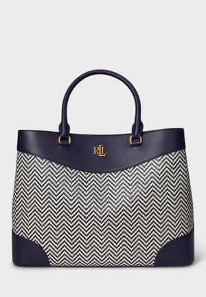 Borsa tote in pelle blu navy con corpo intrecciato a motivo chevron e accessori in tono oro. Texture liscia con forma strutturata e doppi manici.